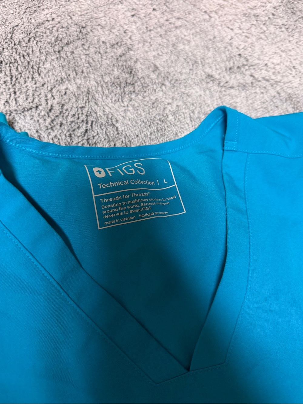 Figs Technical Collection V-Neck Scrub set in Teal size large - Picture 2 of 9